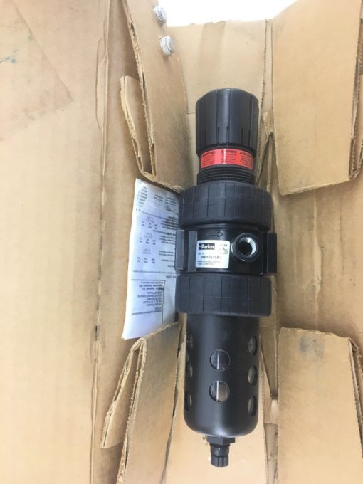 NEW IN FACTORY BOX PARKER 06E12A13AC 1/4” PNEUMATIC FILTER REGULATOR (B547) 1