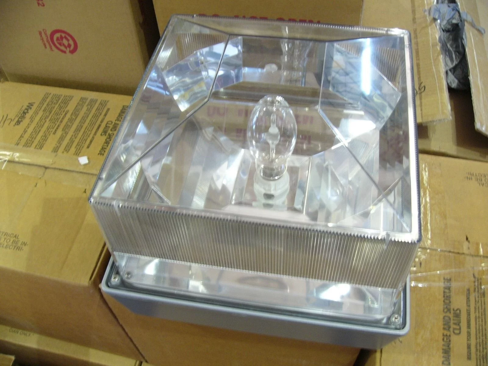 GENLYTE THOMAS WIDE-LITE HID LUMINAIRE (P14)