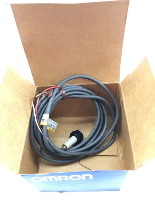 NEW IN BOX Omron E2F-X1R5F1, Proximity Switch Sensor, 12-24VDC, FAST SHIP! A457 1