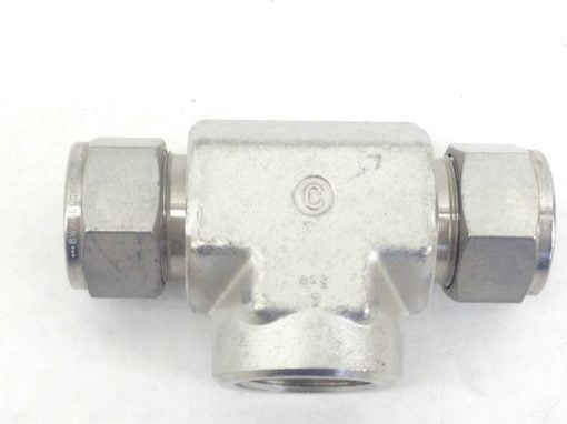 SWAGELOK APC D SS “T” FITTING 3/4” TO 1″ (F152) 1