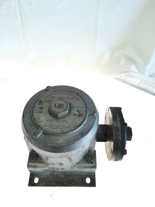 USED UNITED ELECTRIC J110D PRESSURE SWITCH MODEL 440, 15 AMP, 125/250 VAC, B134 1